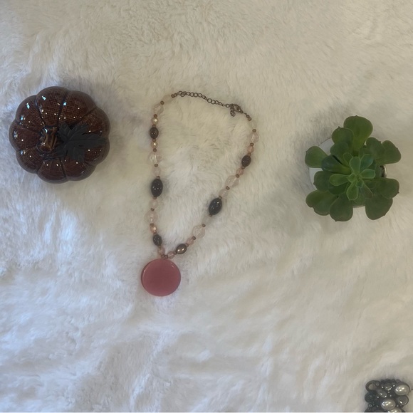 Women’s Boutique Necklace Pink Tones - Picture 4 of 4